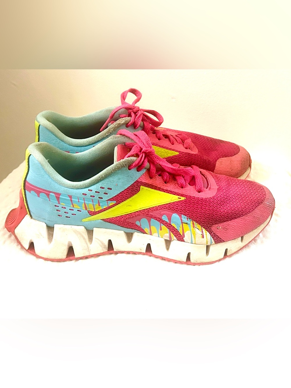Youth Reebok Zig Dynamica Vibrant Paint Splatter Sneakers • Size 6